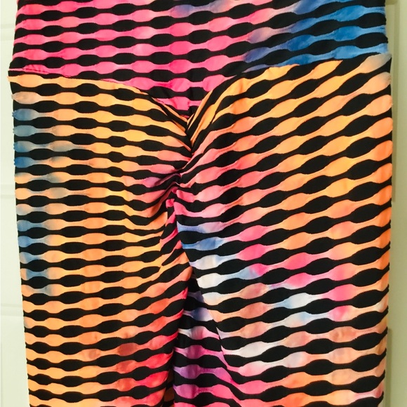 Workout Leggings NWT 98% polyester 2%spandex - Picture 2 of 3